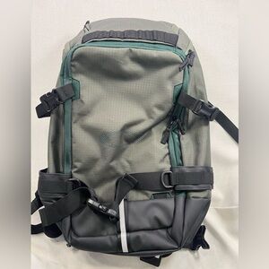 NWT Oakley Peak Rc 25L Backpack, color Dark Brush